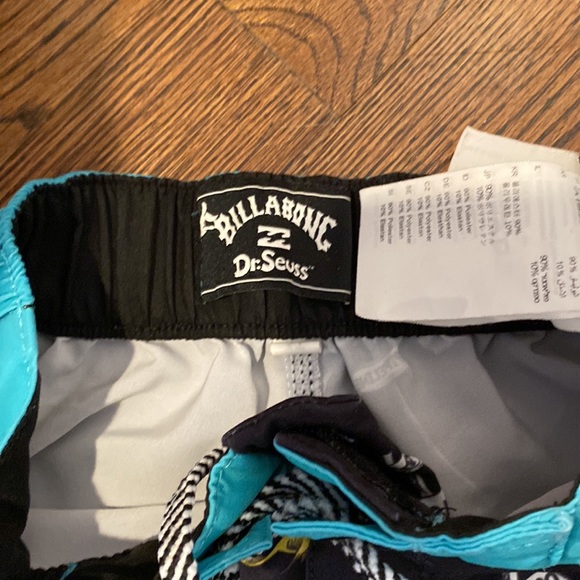 3T billabong Board Shorts - Picture 2 of 3